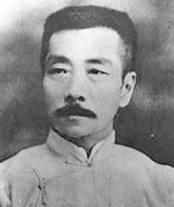 1927年，46岁的鲁迅瞒着妻子，和自己的女学生许广平在上海同居。许广平怀孕后，
