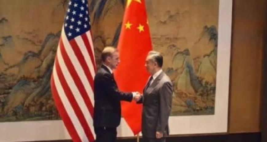 急报！新加坡受访者一句“我会支持美国”，敏感话题被推到台前！据最新报道，新