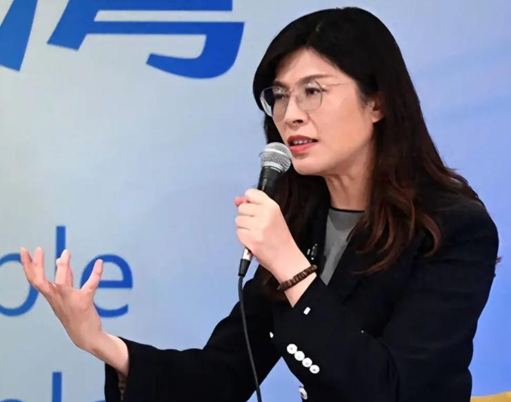 特朗普话音刚落，郑丽文向全台2300万民众做保证，赖清德再无后路关于台海问题