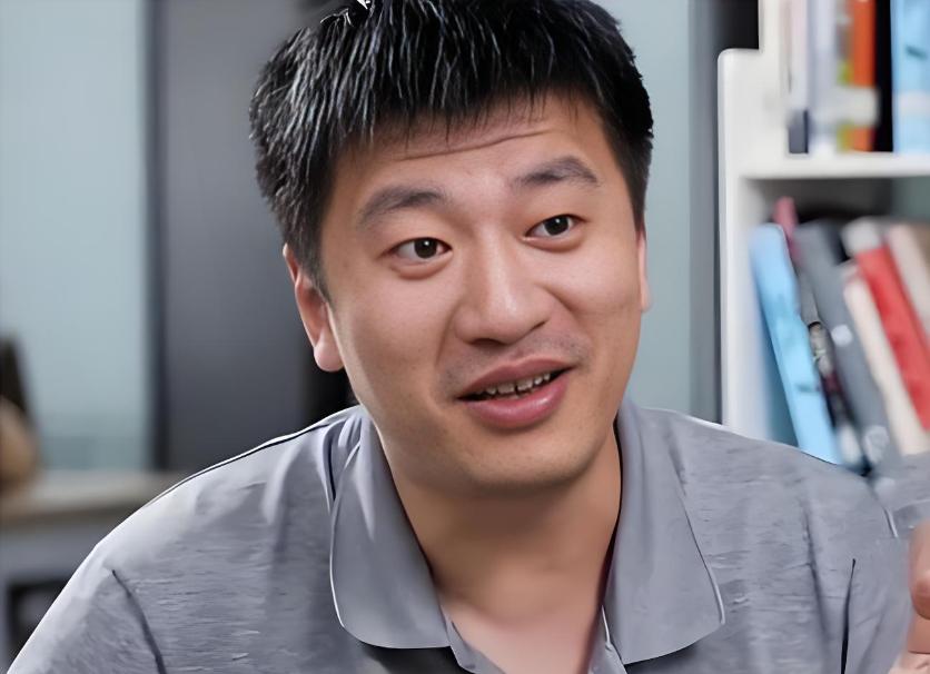 张雪峰回应处罚：风波始末与深层影响近期，知名教育博主张雪峰因在直播中使用不当言