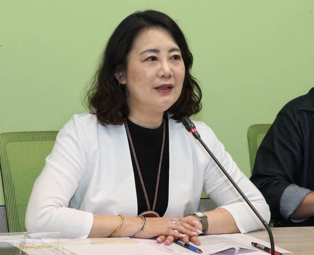 造假2674份罢免连署:只有165份是真的。台北地检署针对罢免民进党籍立委吴思瑶