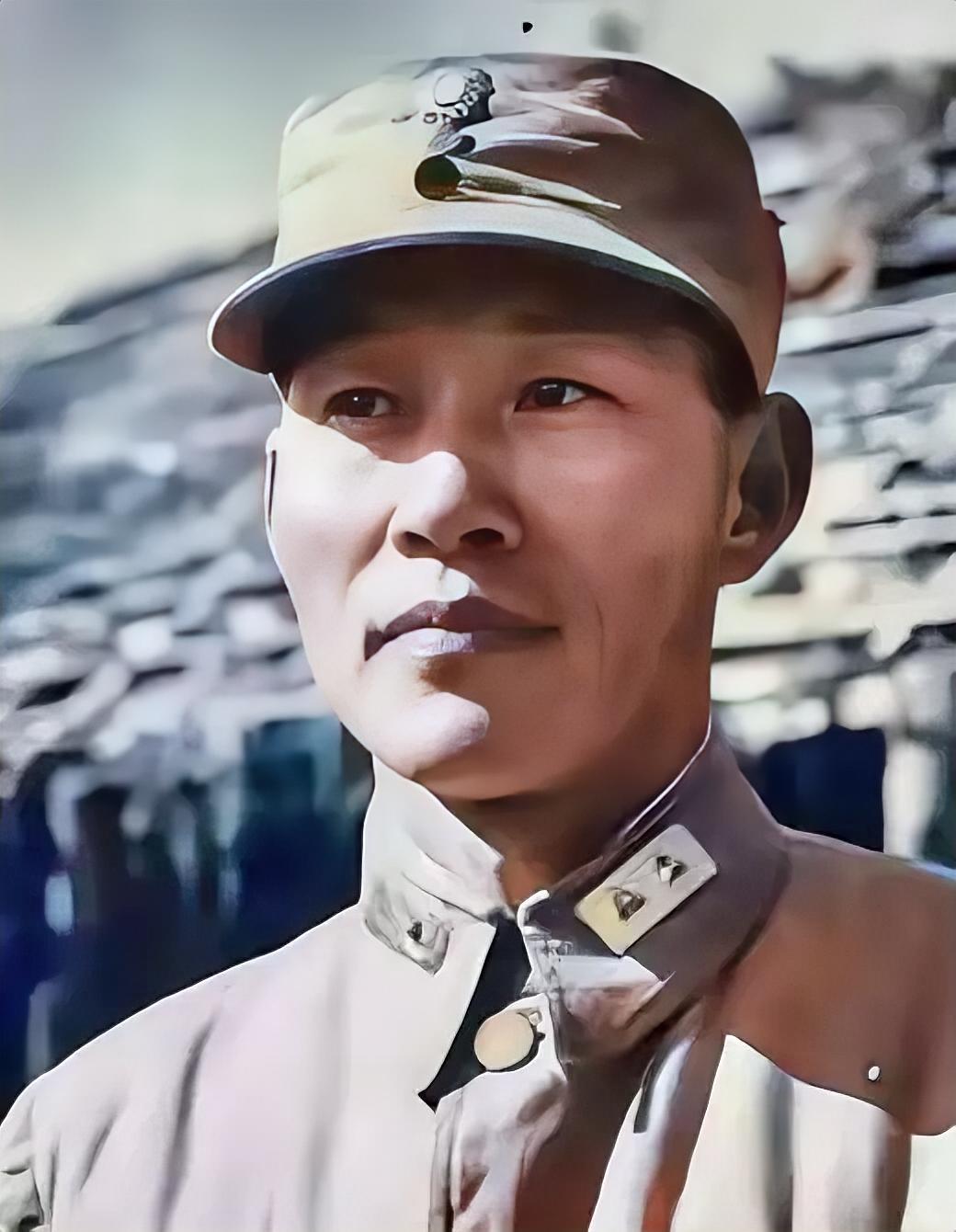 1936年，税警总团长黄杰请张佛千帮忙，说：“我的六个团，有两个团长不大服管，一