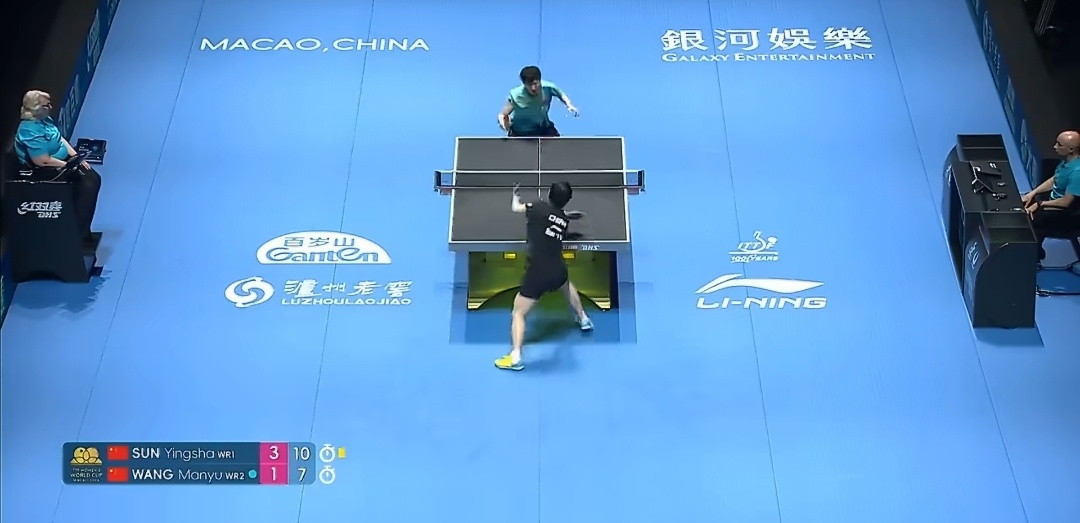 孙颖莎冠军没办法，王曼昱2026年似乎逐渐落入下风现场看了一次2025年初深圳亚