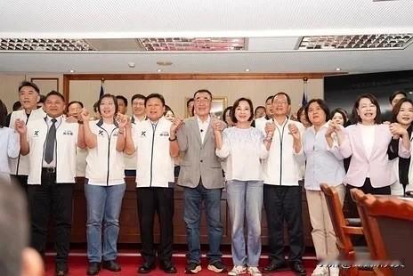 立院国民党团力挺李四川、徐欣莹高喊新竹新北一起赢国民党新北市长参选人李四川