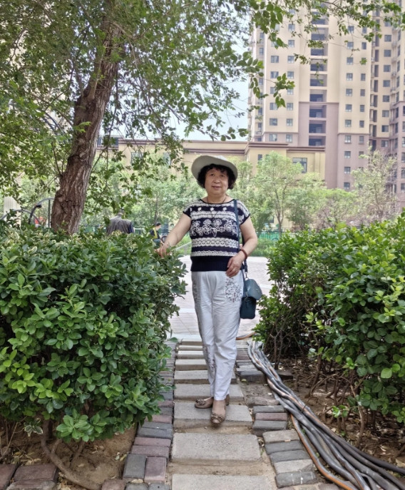 我和老伴吵吵闹闹一辈子，49年啊，他曾经带给我的伤害和委屈，我觉得我一辈子都忘不