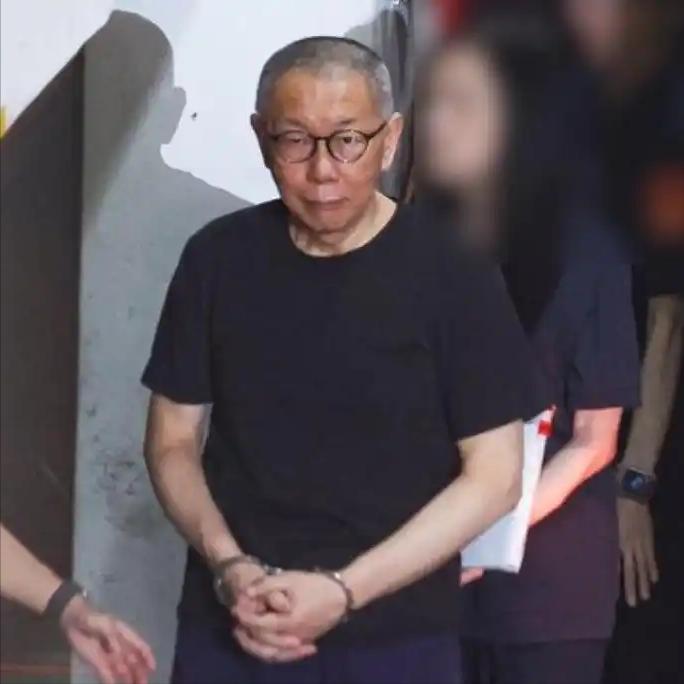 4月30日上诉期限最后一天，台北地检署压哨对柯文哲京华城弊案提起上诉。一个多月前