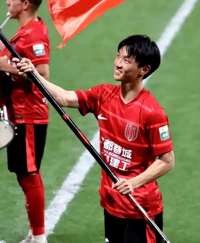 申花和津门虎是否后悔？当初杨明洋去跟队试训，可惜没被看上……最近在成都蓉城