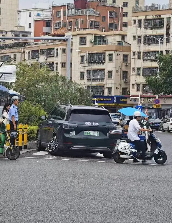 断个轴而已，但挡住车标logo什么操作
