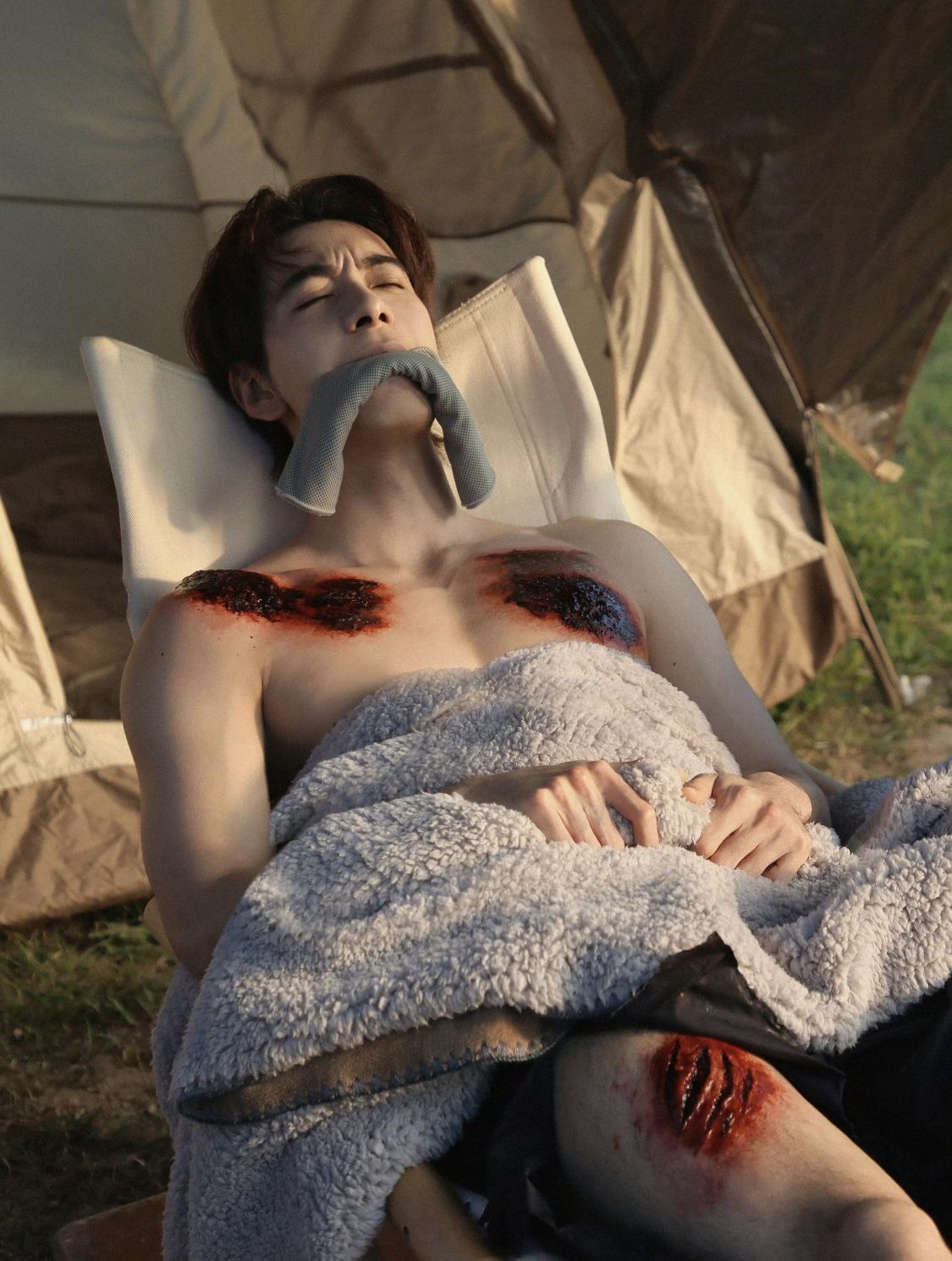 炎拓经历生产之痛，让聂九罗在女娲肉池重生。大战中，聂九罗掉进女娲肉池，炎拓最