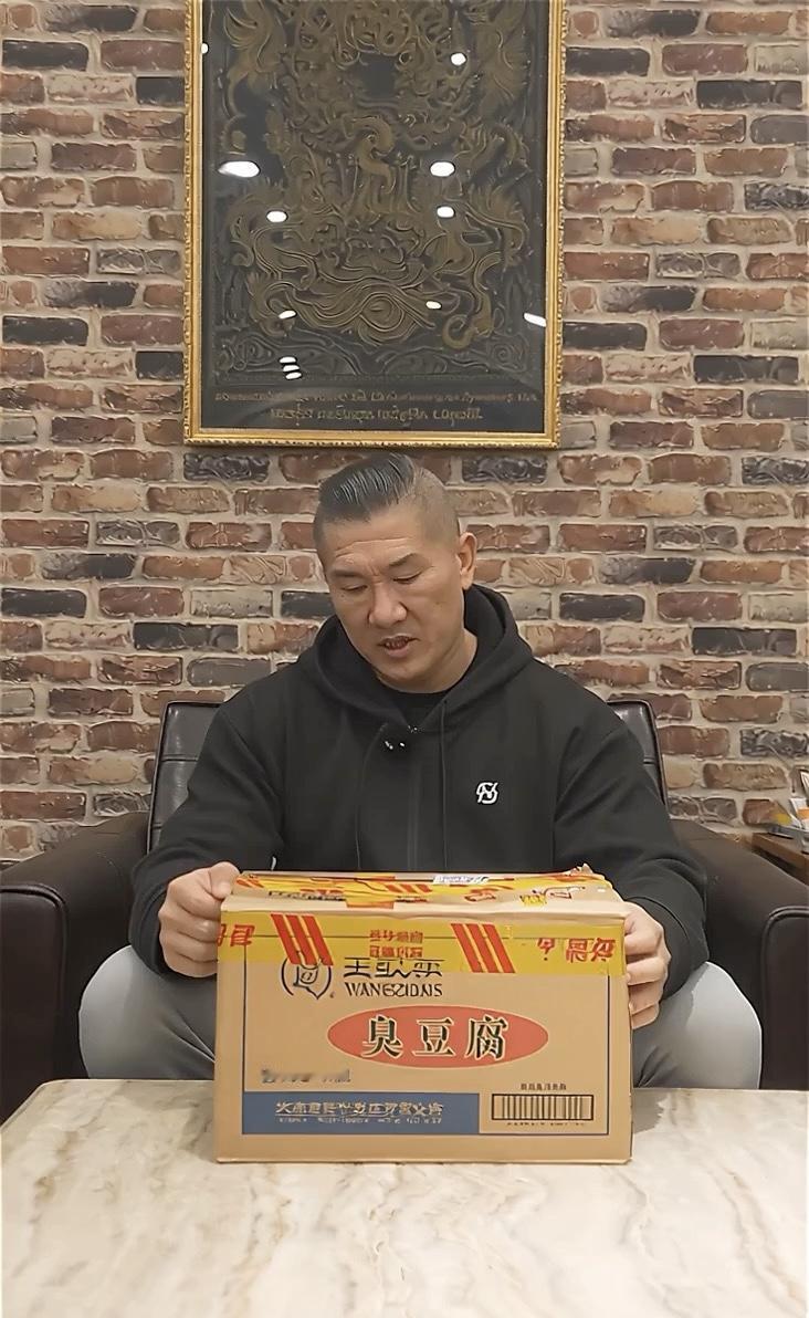 台北网红馆长陈之汉可是个敢说敢言的人。台湾省网红馆长在台湾光复纪念日他赴大陆