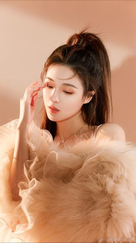 属兔人属鼠人远离属兔人最好。属兔人的表面上看起来十分温柔体贴，给人一种很好相处的