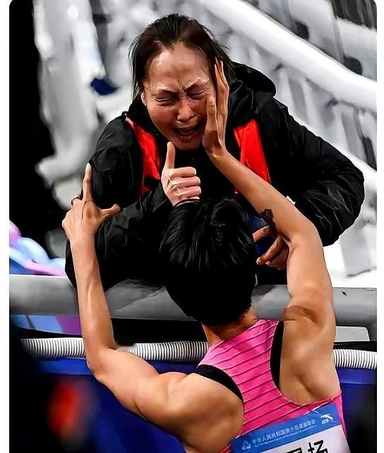 天啊，刘景扬你藏的真是太深了！前两届全运会连决赛都摸不着边，这次直接力压吴艳
