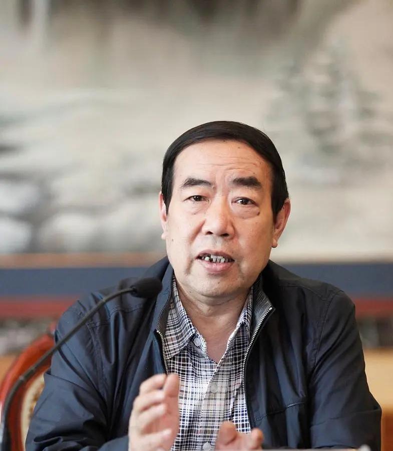 汤家凤教授对贾平凹改用《延河》字体的质问，代表了广大网民和《延河》老读者的心声，