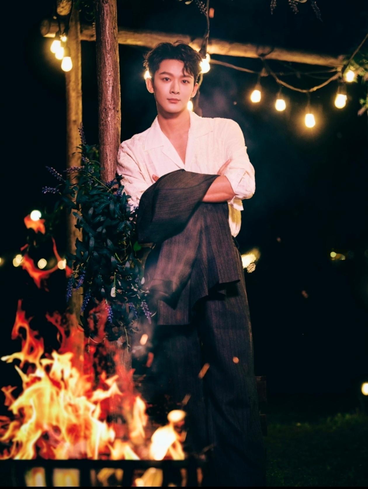张晚意送考给邓为挖坑花儿与少年张晚意明是送考实际是来挖坑的，小心思还挺多！​​