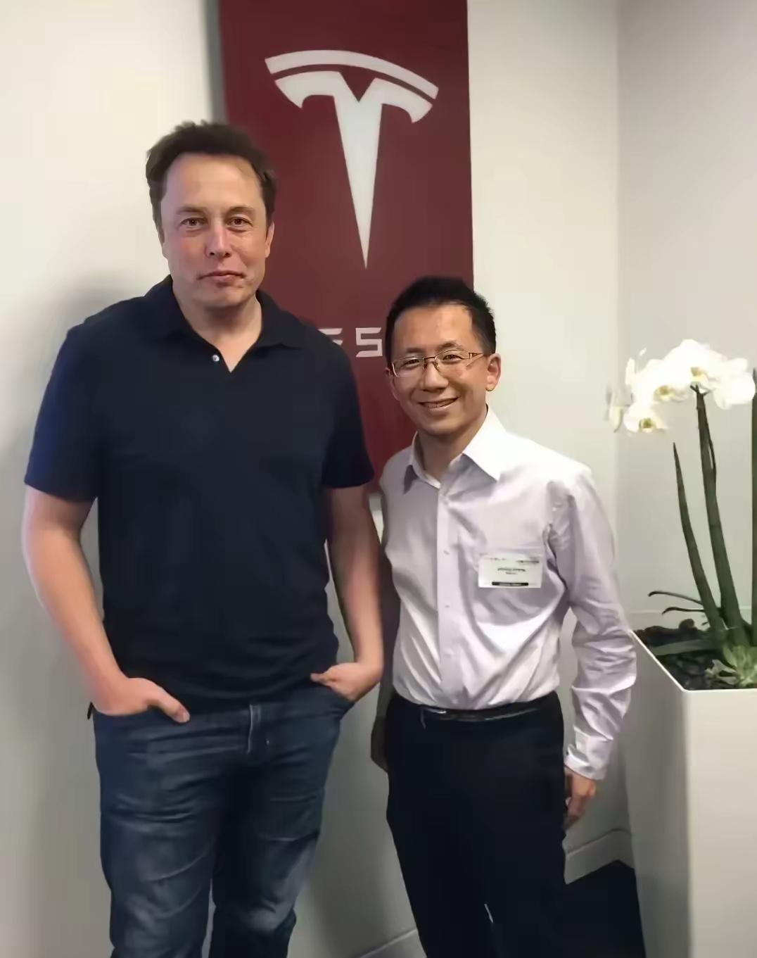 地球上最有钱的两个人！①一个身价4470亿②一个身价3500亿