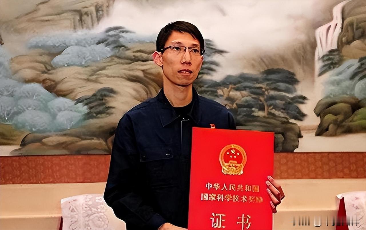 西方航空发动机绝密技术，被一初中学历小伙攻克，国家重奖800万！[横脸笑]在沈