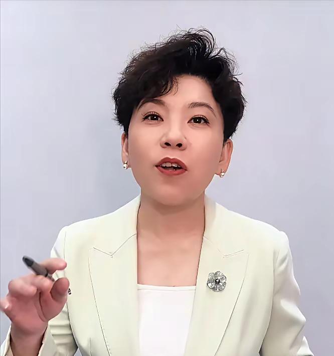 邓亚萍认为：林诗栋输在2个“细节”第一个细节，林诗栋打得很努力，但是有点可