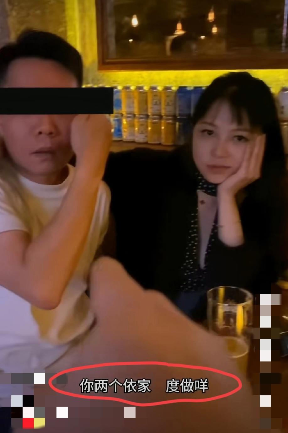 咖啡店内，这对男女疑似偷情被抓，面对来捉奸的男子的连番逼问，女子表现的非常的淡定