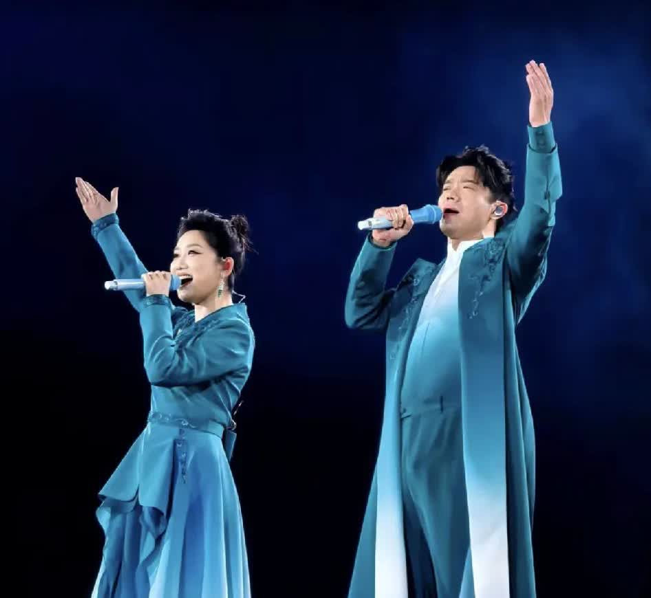 差点给凤凰传奇跪了以为手表事件会有影响万万没想到网友根本不买账，