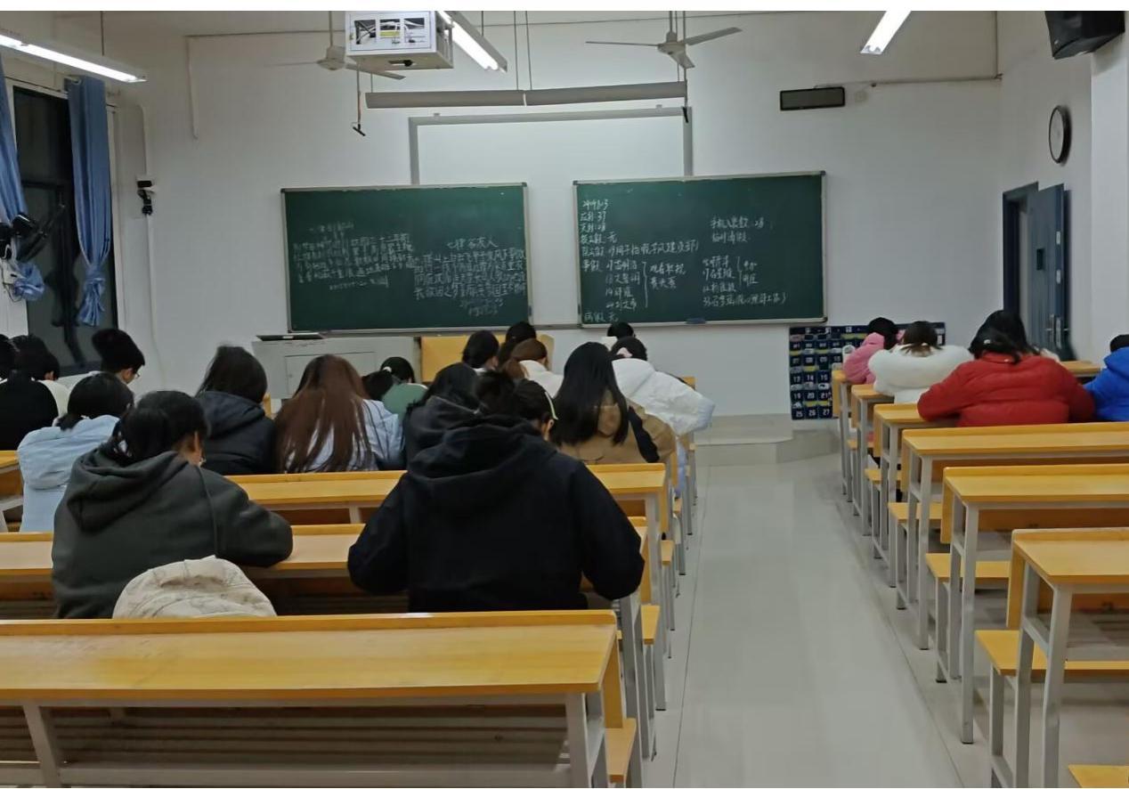 大学生天塌了：刚考上的大学变成了衡水，大学高中化正席卷全国！2025年深秋，