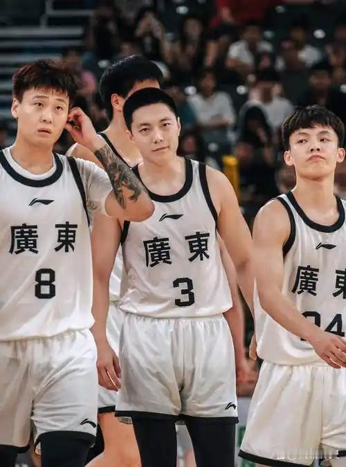 CBA广东9月四场热身赛：检验新帅的试金石广东东阳光9月一共4场挑战赛：