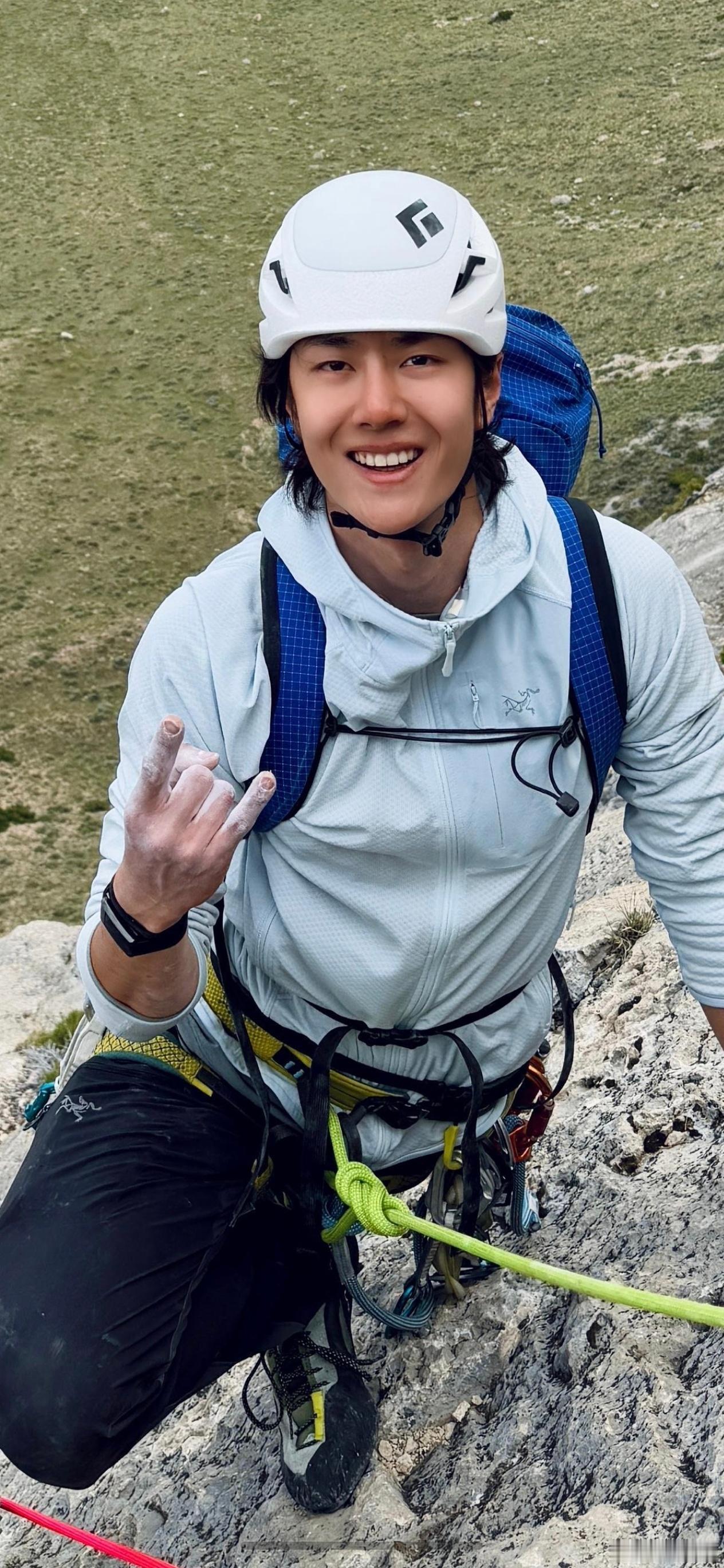 探险小狗超级开心૮₍˃̶ꇴ˂̶₎ა