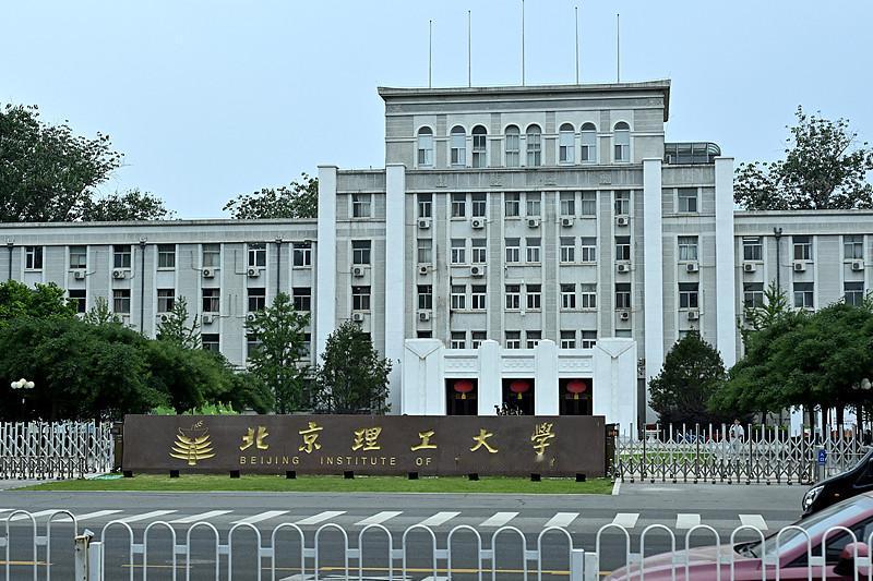 最近北理工裴轶的事闹得满城风雨，大伙掰着指头捋完整条师承脉络，争议直接从个人履历