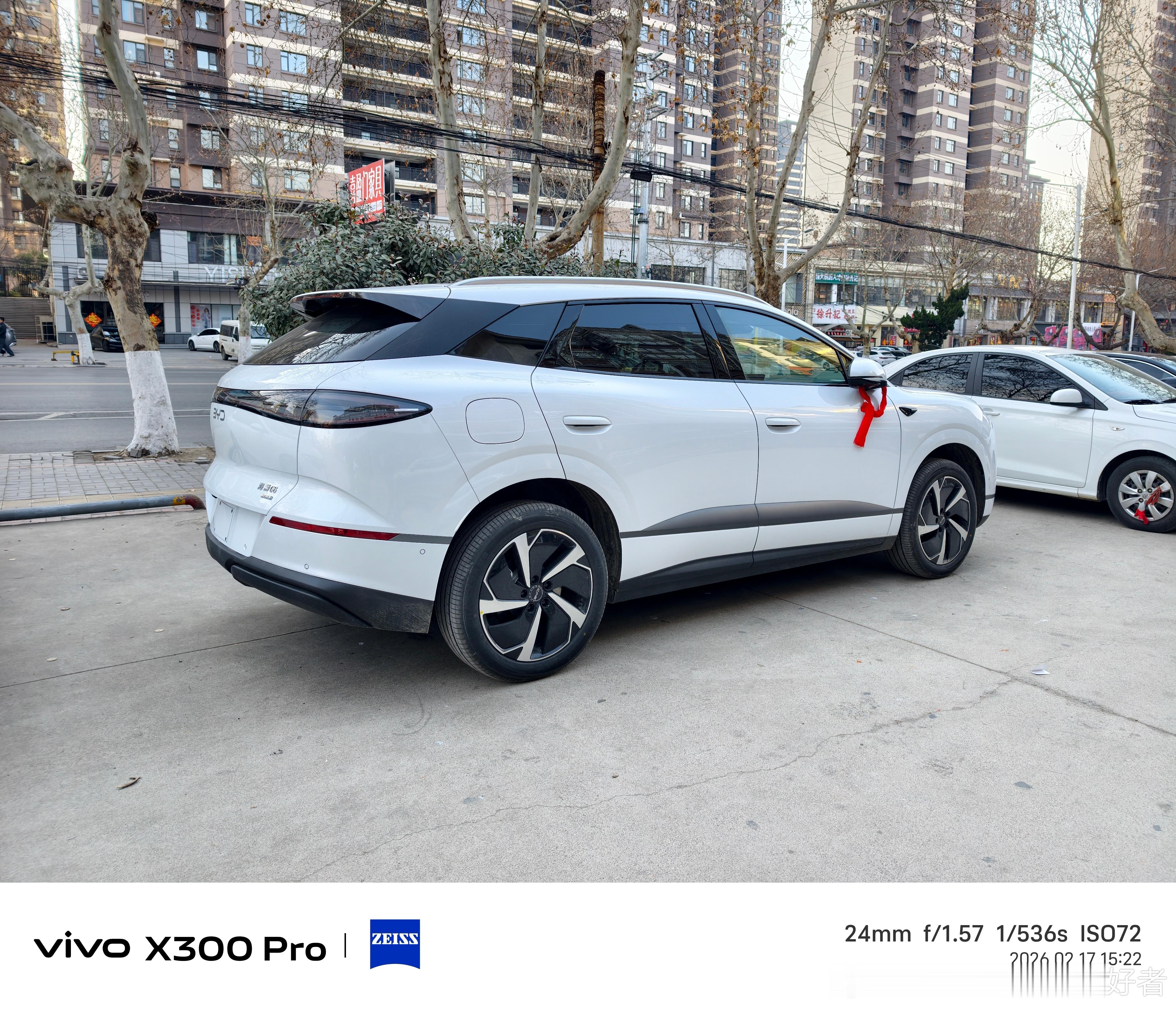 偶遇一辆新提的比亚迪海狮06，实车的质感相当不错，它是目前15万左右最有性价比的