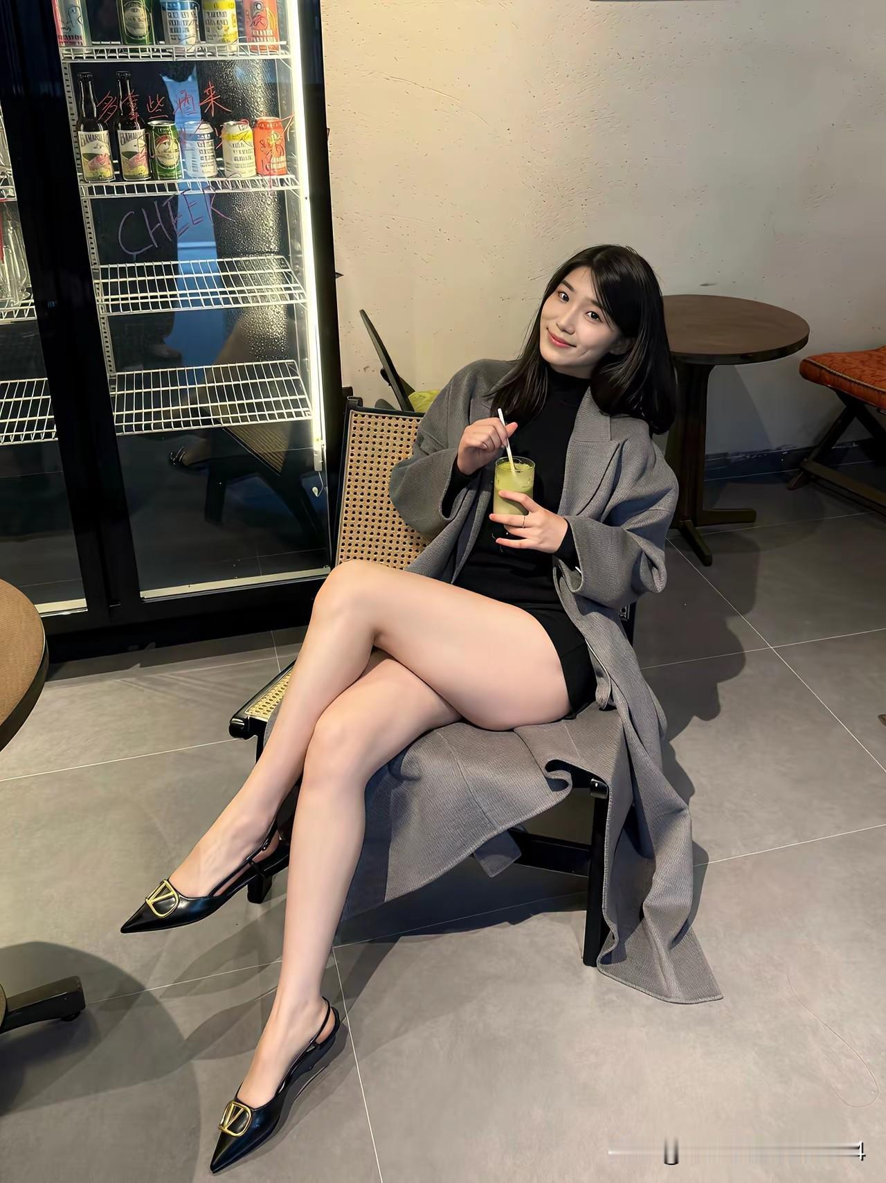 轻松一刻，享受一杯冰饮的惬意时光🍹😊