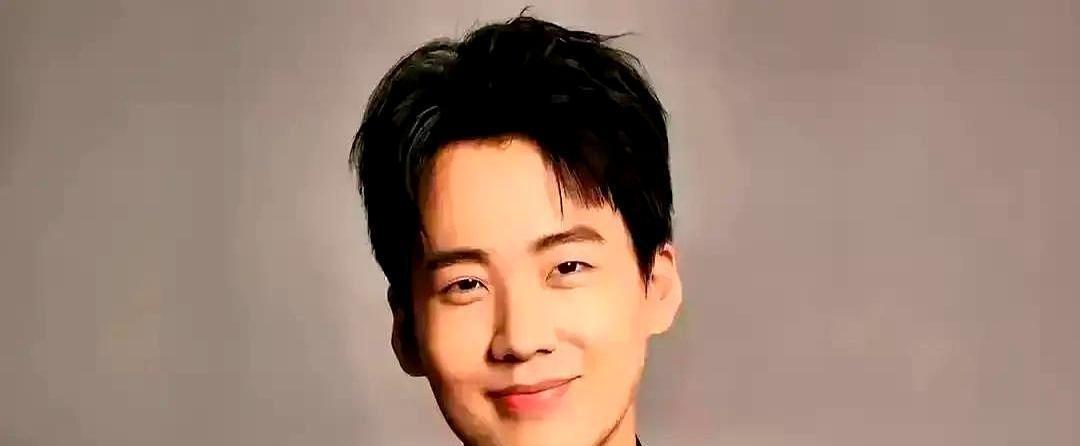 开机前72小时，资方拍出2000万违约金，要求换掉郭麒麟。张若昀和编剧王倦只回