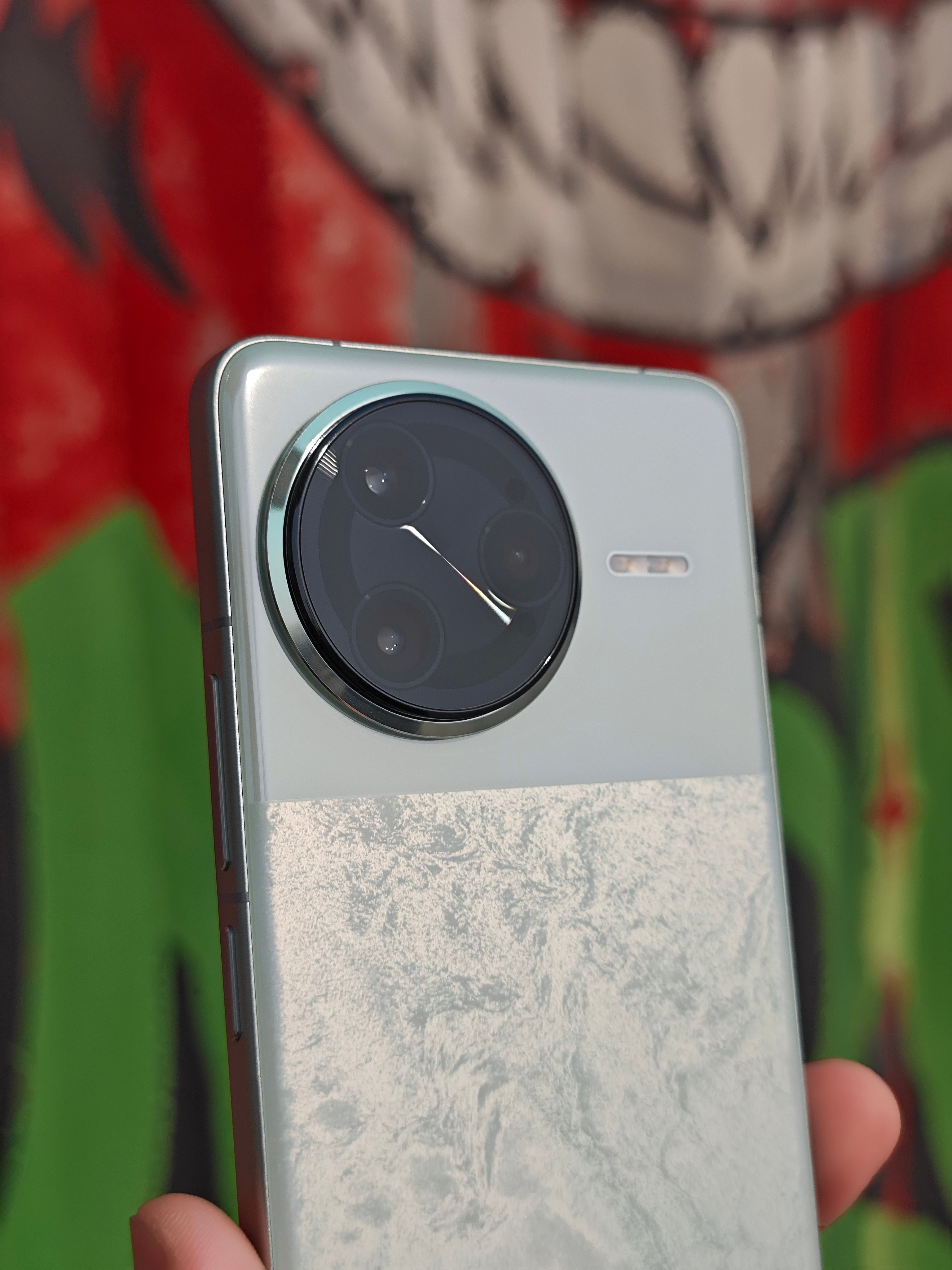 红米K80系列的续航真的很扎实🔋，日常通勤、刷剧玩机，电量都特别抗用基本不用天