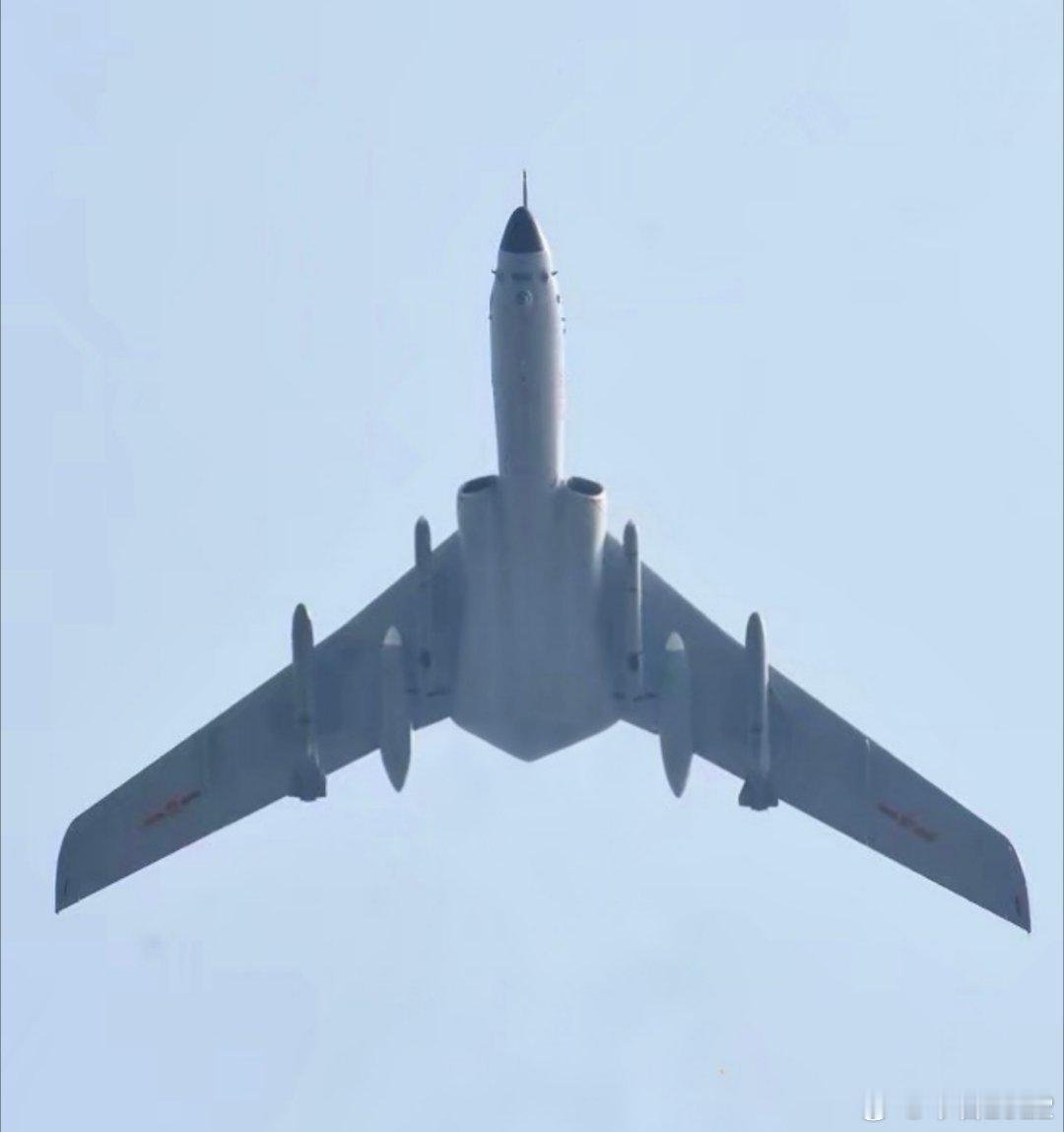 “胜利飞燕”就一H6改之前“新家伙”画的线图，大家就说有点象没有机身后部的6爷。