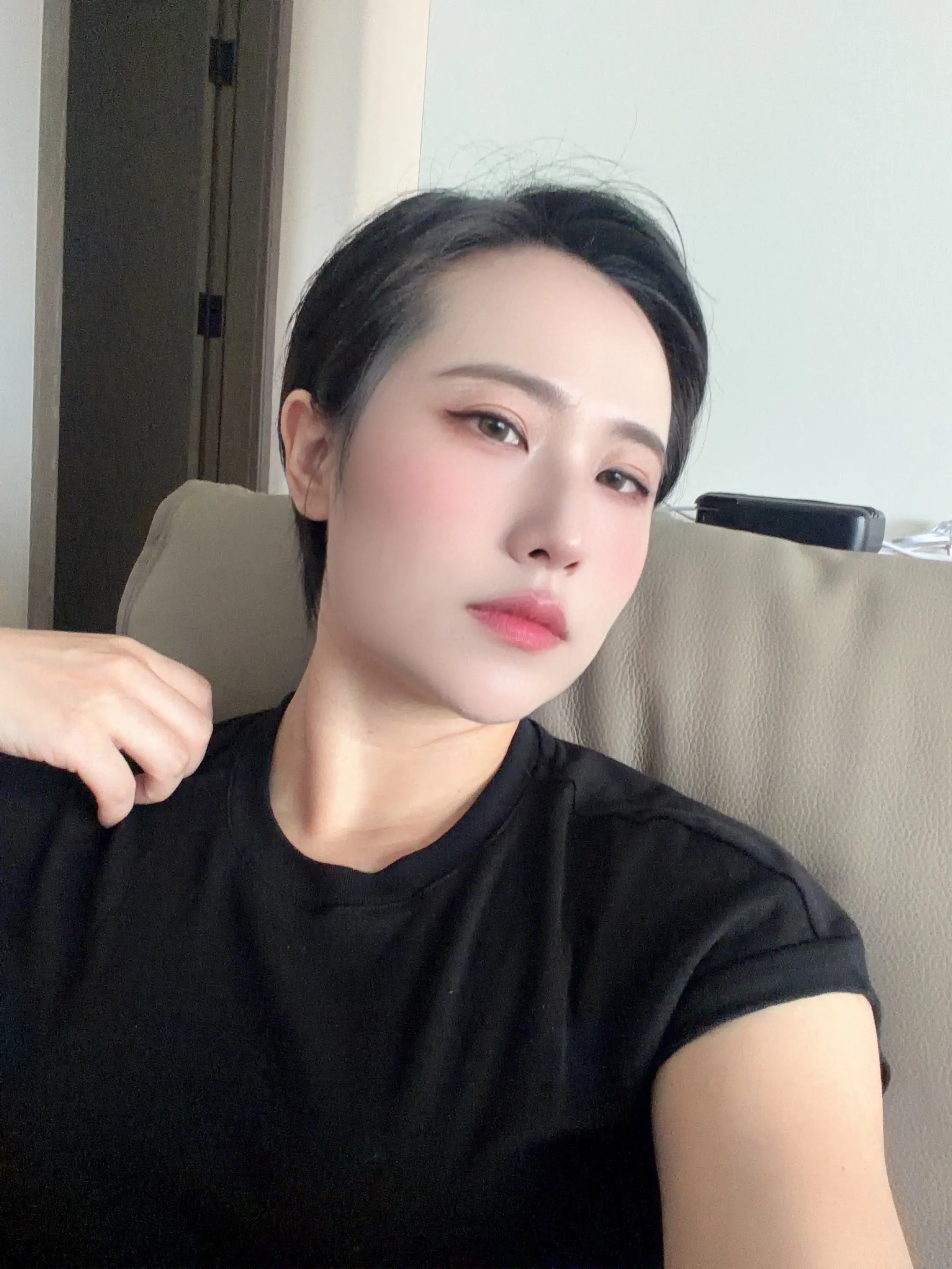 留不了长发 一点刘海都觉得热。