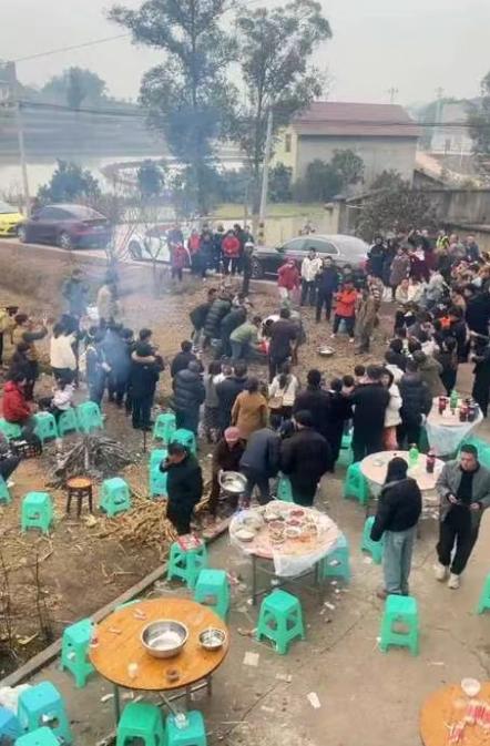 “人能闯多大祸？”一女子家准备宰年猪过年，父母都上了年纪，自己又是个女孩子，