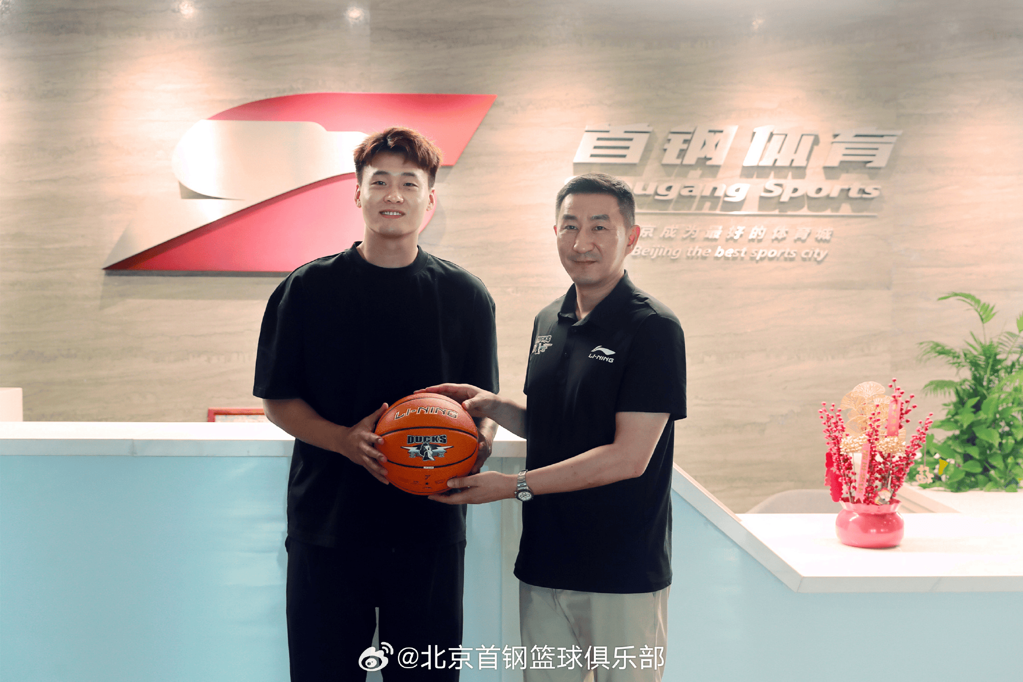 北京男篮官宣: 中国男篮队长赵睿正式加盟北京