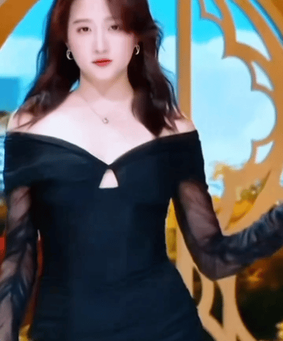 关晓彤找到副业了真的说的太对了，关晓彤不拍戏剧真的可以考虑走秀去，这段简直就是