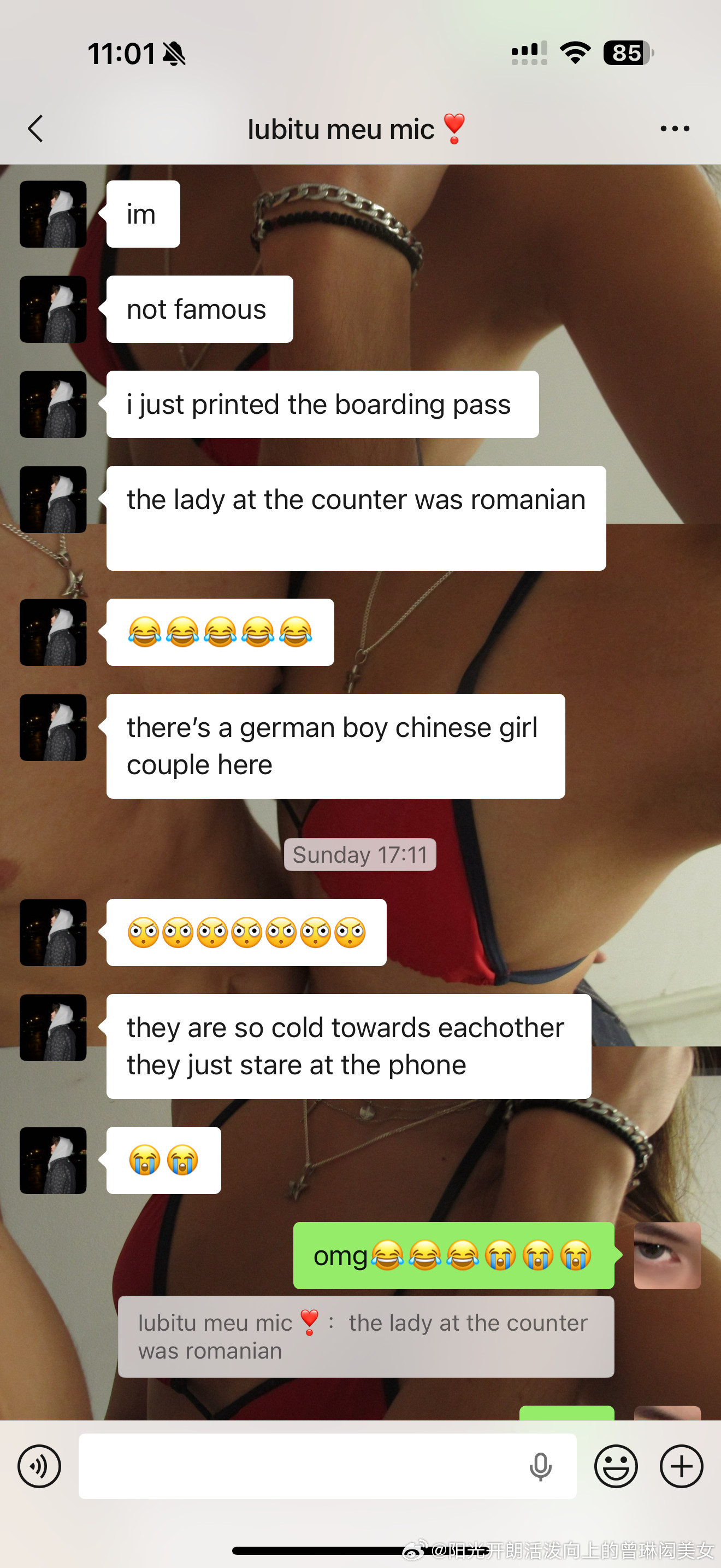 他在机场立的见面规矩。