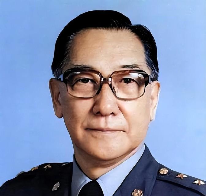 1997年，蒋纬国去世的消息轰动了全台湾，但是并不是因为他的死讯，而是因为他的遗