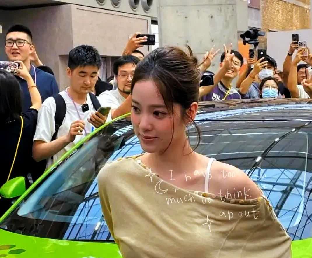 我问我媳妇为什么小鹏为什么要请欧阳娜娜代言，我媳妇说：不要因为她长得漂亮，也不是