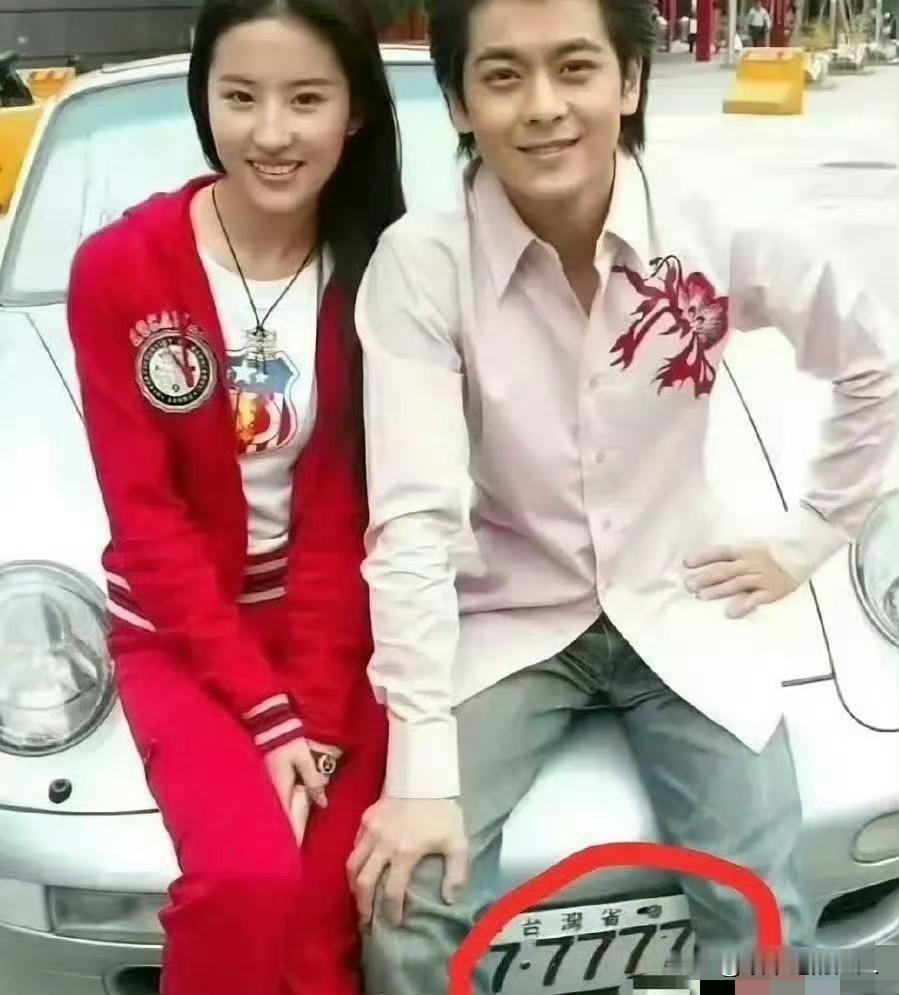 哇！这车牌号不错:台湾省77777网友:我们都是中国人，我们都开中国车。