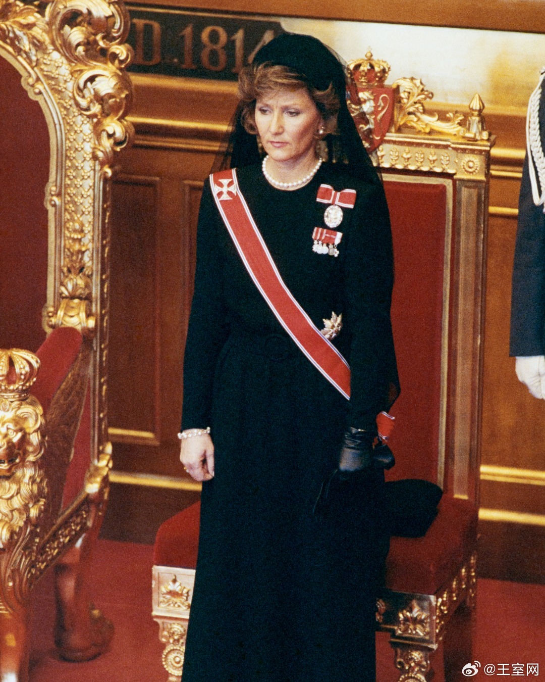 挪威王室🇳🇴1991年1月21日，哈拉尔国王和索尼娅王后在挪威议会进行宣誓