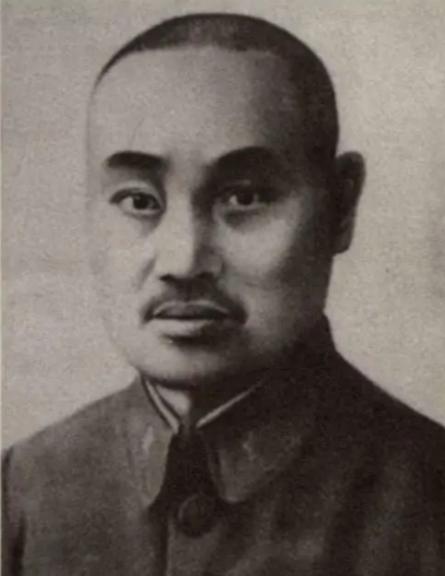 1938年，在藤县保卫战中，王铭章看着距离自己一千多米的龟尾寿三，问旁边的副官“