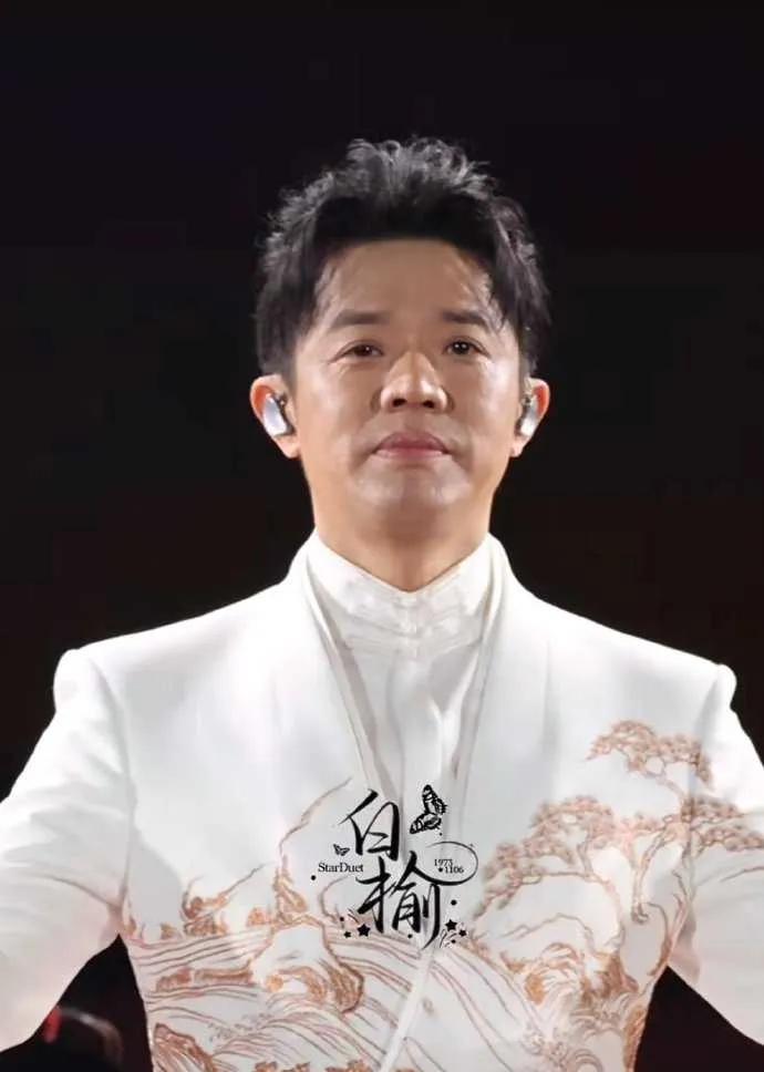 刚看到凤凰传奇工作室通知，说原定于6月27-29日的天津演唱会，还有