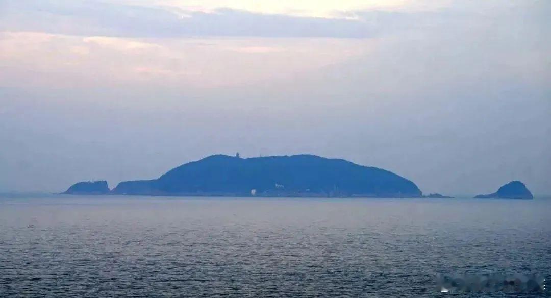 普陀山普陀山，中国四大佛教名山之一，是观世音菩萨教化众生的道场。这里山海相映、