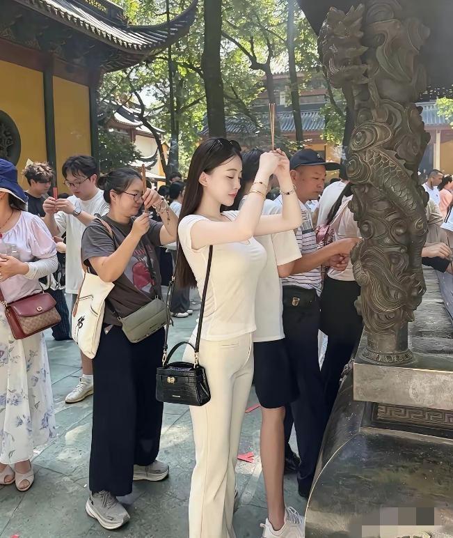都这么漂亮了，还在求什么呢