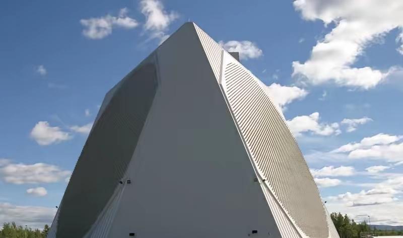 美国这次肉疼了伊朗革命卫队宣布，已用导弹摧毁美军部署在卡塔尔、价值11亿美元