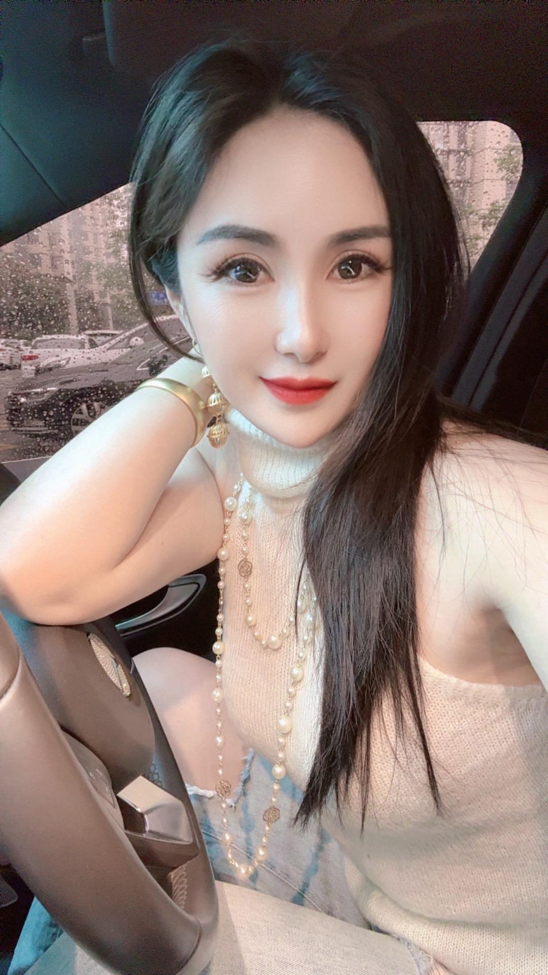 热爱生活，善待自己，这一路的风雨兼程就是为了遇见更好的自己。