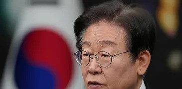 李在明不去阅兵留后手，事情有变？啥？李在明竟然不直接拒绝