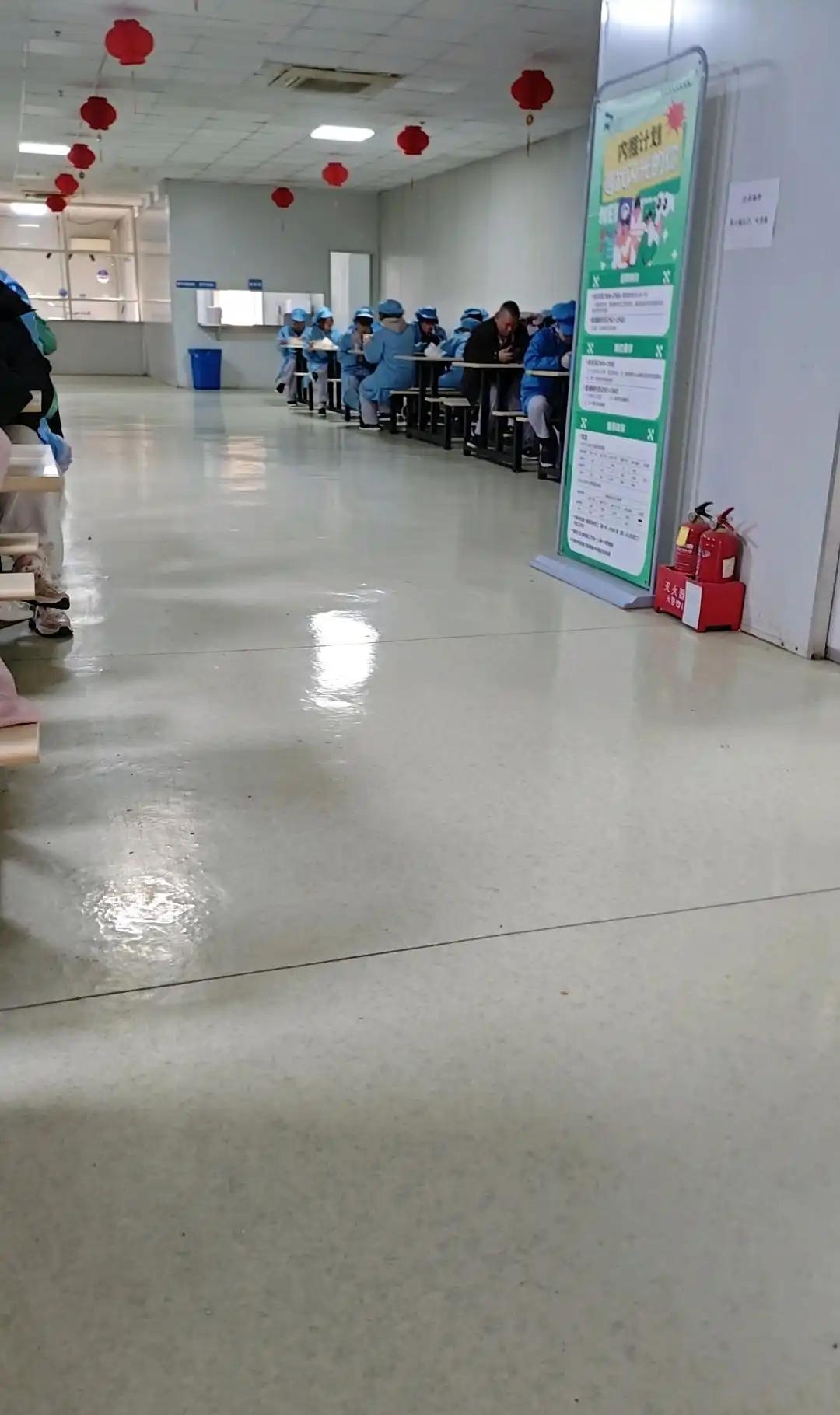 自从进了电子厂当技术员做了几天。我终于明白几个道理。1.假期离我越来越远了