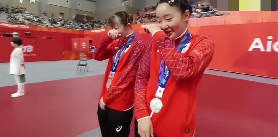 女双获得冠军，最高兴的不是蒯曼和王曼昱，而是日本的早田希娜和张本美和。俩人经历